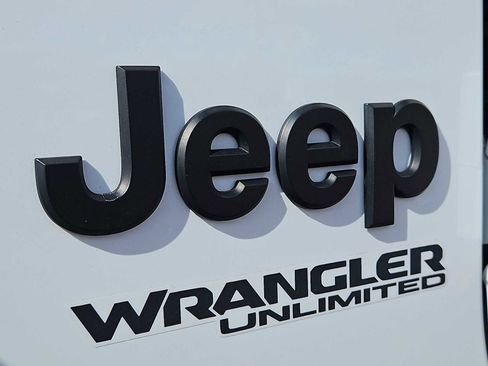 Used 2021 Jeep Wrangler Unlimited Sahara image 12