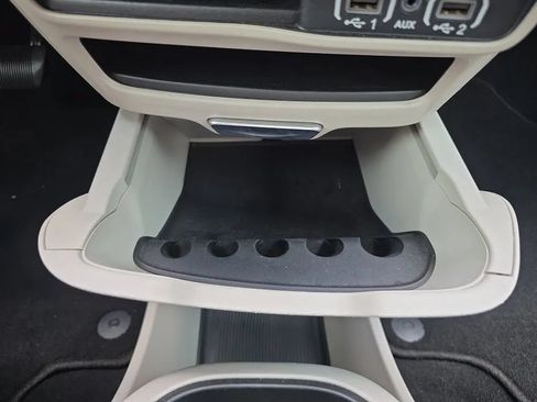 Used 2023 Chrysler Pacifica Touring-L FWD image 32