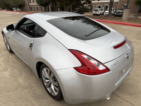 Used 2011 Nissan 370Z Coupe image 9
