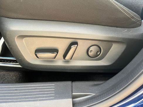 Used 2025 Nissan Rogue SV image 22