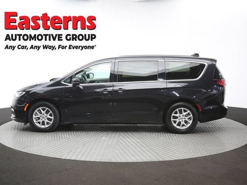 Used 2023 Chrysler Pacifica Touring-L FWD image 62