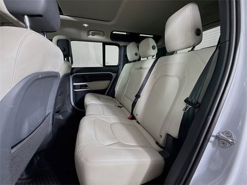 Used 2023 Land Rover Defender 110 SE image 24