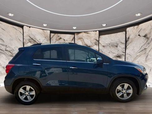 Used 2019 Chevrolet Trax LT w/ LT Convenience Package FWD image 7