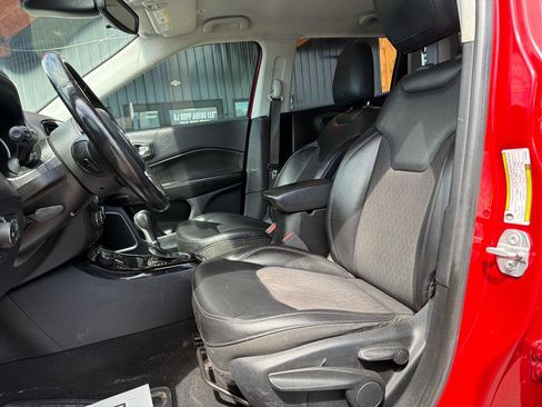 Used 2018 Jeep Compass Latitude AWD/4WD image 9