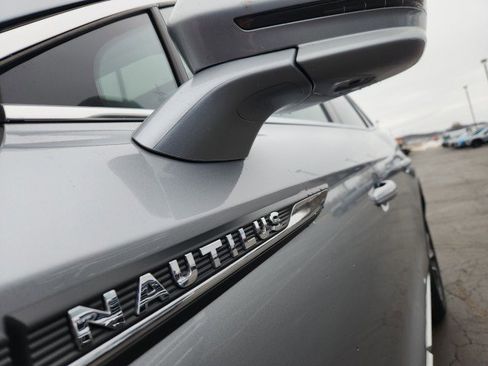 Used 2022 Lincoln Nautilus Reserve image 9