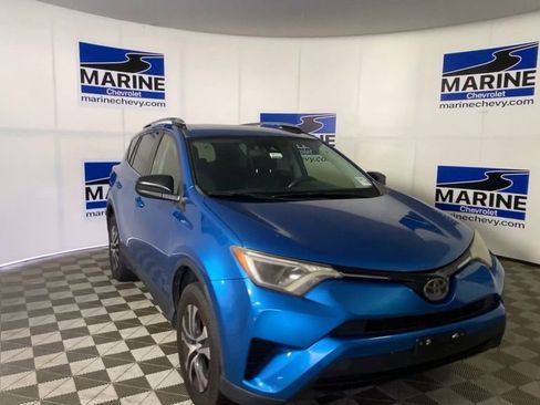 Used 2017 Toyota RAV4 LE FWD image 4