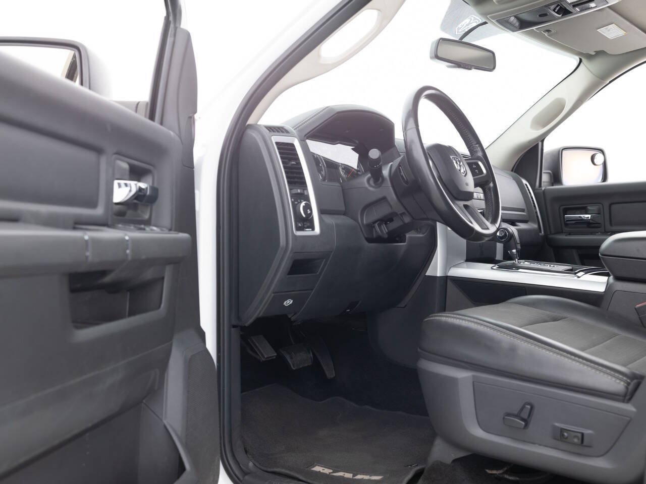 Used 2011 RAM 1500 Sport w/ Sport Premium Group AWD/4WD image 28