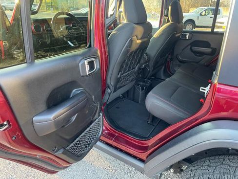 Used 2021 Jeep Wrangler Unlimited Rubicon w/ LED Lighting Group AWD/4WD image 22