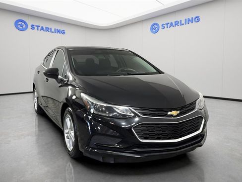 Used 2017 Chevrolet Cruze LT w/ Convenience Package image 14
