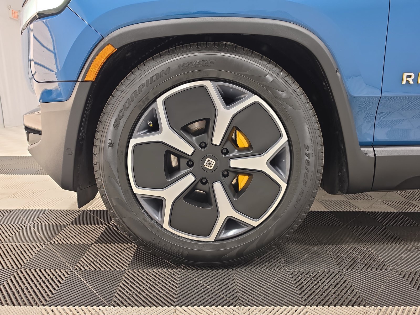 Used 2023 Rivian R1S Adventure Quad AWD/4WD image 9