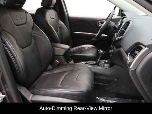 Used 2021 Jeep Cherokee Latitude Lux w/ Comfort/Convenience Group AWD/4WD image 14