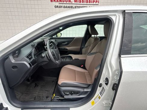 Used 2023 Lexus ES 350 w/ Accessory Package (Z2) FWD image 4