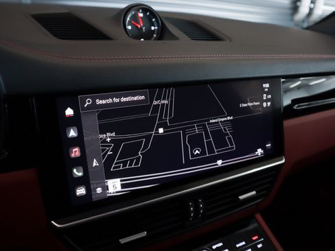 Certified 2023 Porsche Cayenne Platinum Edition AWD/4WD image 22