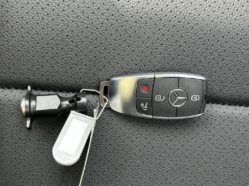 New 2026 Mercedes-Benz GLE 450 4MATIC image 3