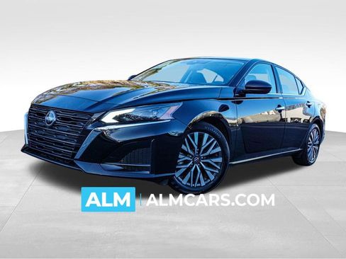 Used 2025 Nissan Altima 2.5 SV image 1