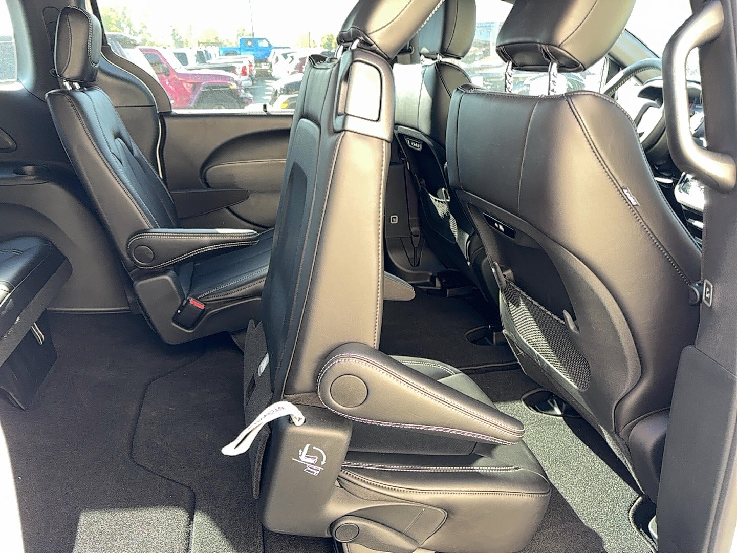 New 2026 Chrysler Pacifica Select AWD/4WD image 8