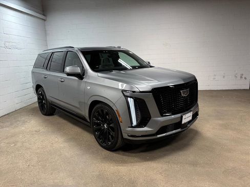 Used 2025 Cadillac Escalade Sport Platinum w/ LPO, ONYX Package image 4