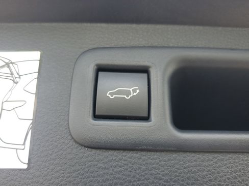 Used 2024 Toyota Highlander Limited AWD/4WD image 10
