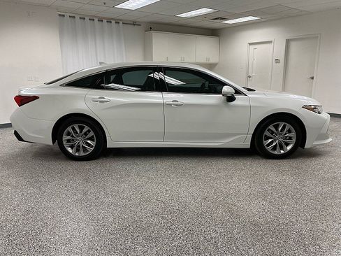 Used 2021 Toyota Avalon XLE image 4