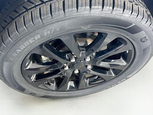 Used 2022 Jeep Grand Cherokee Laredo X image 30