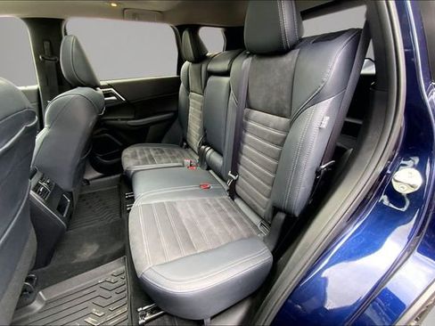 Used 2024 Mitsubishi Outlander image 19