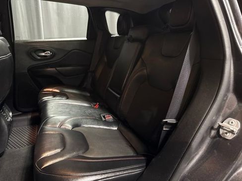 Used 2022 Jeep Cherokee Trailhawk w/ Sun & Sound Group AWD/4WD image 28