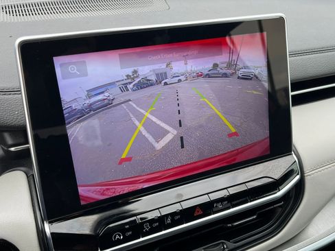 Used 2025 Jeep Compass Limited image 24