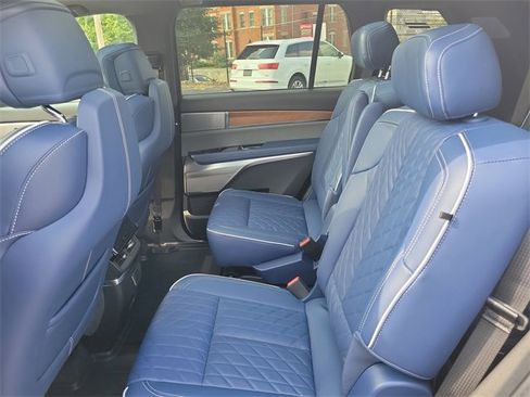 New 2026 Cadillac Vistiq Premium Luxury w/ LPO, Floor Liner Package image 24