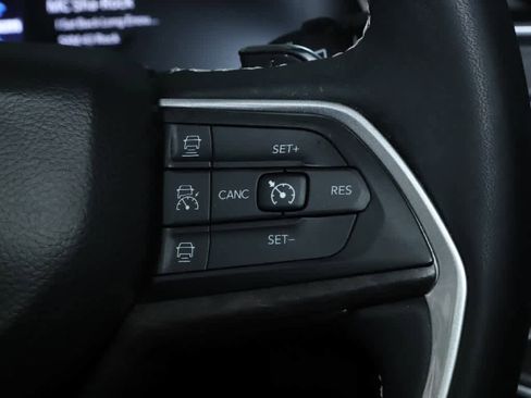 Used 2023 Jeep Grand Cherokee Limited w/ Luxury Tech Group II image 25