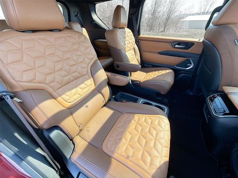 Used 2025 Nissan Armada Platinum Reserve image 31