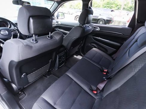 Used 2020 Jeep Grand Cherokee Laredo AWD/4WD image 42