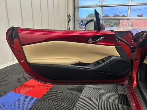 Used 2020 MAZDA MX-5 Miata RF Grand Touring RWD image 18