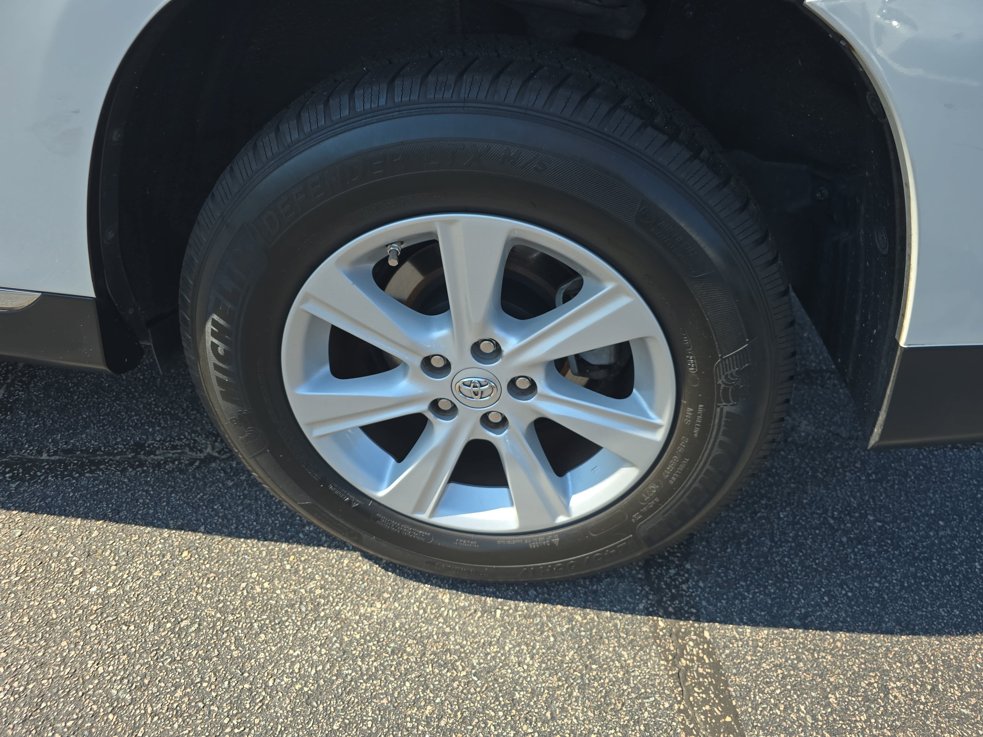 Used 2013 Toyota Highlander Plus FWD image 32