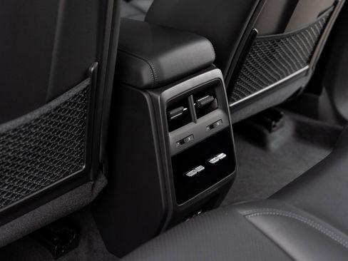 Used 2025 Porsche Macan Electric image 26