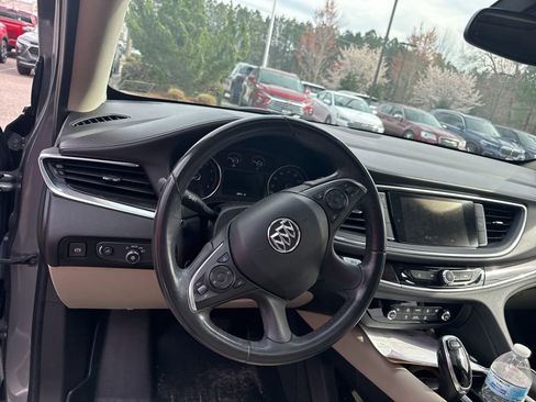 Used 2019 Buick Enclave Essence image 9