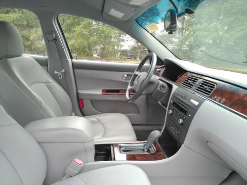 Used 2007 Buick LaCrosse CXL w/ Chromed Appearance Package FWD image 16