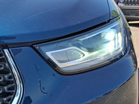Used 2023 Chrysler Pacifica Touring-L FWD image 9