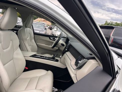 Used 2018 Volvo XC60 T5 Inscription w/ Convenience Package AWD/4WD image 31