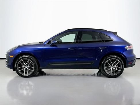 Certified 2025 Porsche Macan AWD/4WD image 2