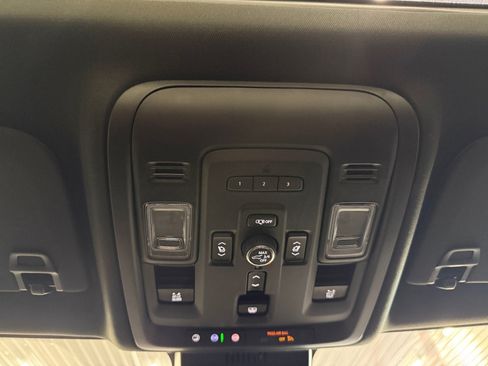 Used 2024 GMC Yukon Denali AWD/4WD image 19