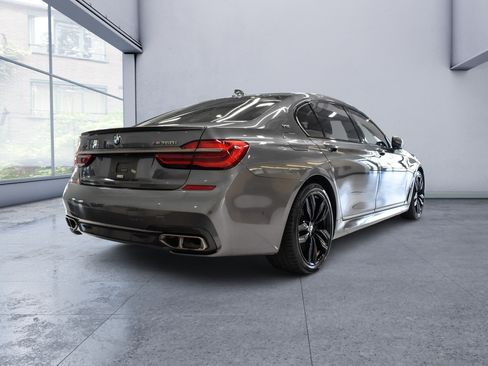Used 2018 BMW M760i xDrive AWD/4WD image 7