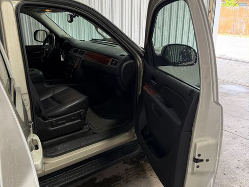 Used 2014 Chevrolet Suburban LT AWD/4WD image 20