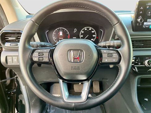 Used 2025 Honda Pilot EX-L image 11