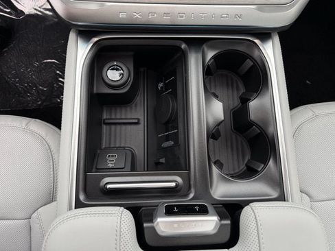 New 2027 Ford Expedition Platinum w/ Platinum Ultimate Package AWD/4WD image 17