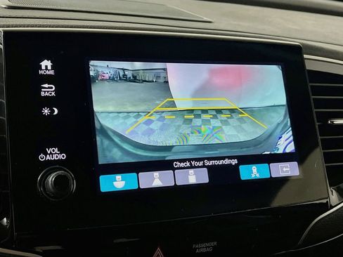 Used 2021 Honda Pilot Touring image 12