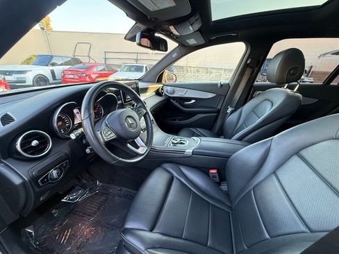 Used 2019 Mercedes-Benz GLC 300 w/ Premium Package image 20
