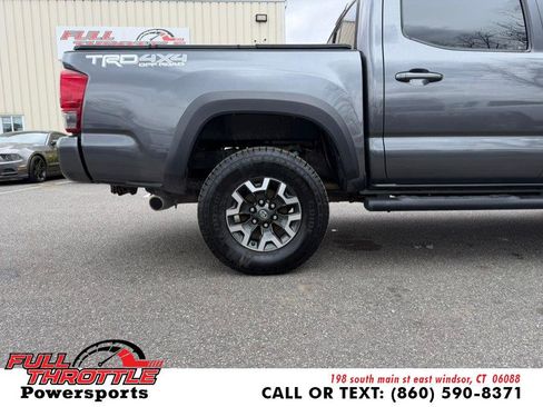 Used 2016 Toyota Tacoma TRD Off-Road w/ Premium & Technology Package AWD/4WD image 27
