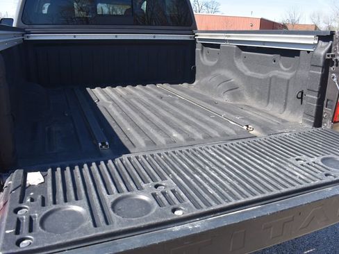 Used 2018 Nissan Titan SV w/ SV Convenience Package image 21