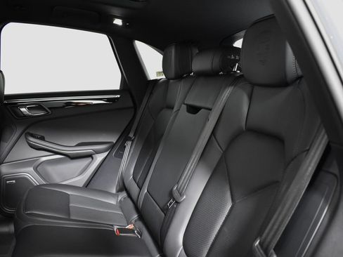 Used 2026 Porsche Macan AWD/4WD image 38