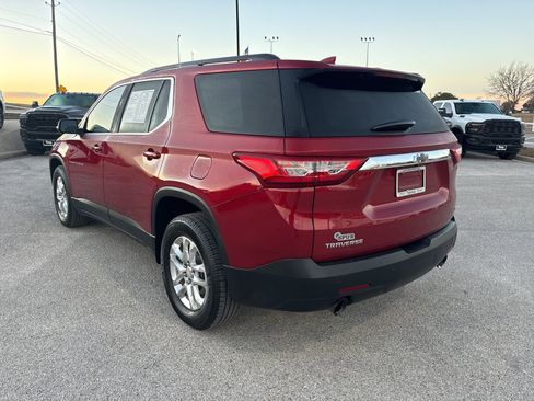 Used 2021 Chevrolet Traverse LT image 3